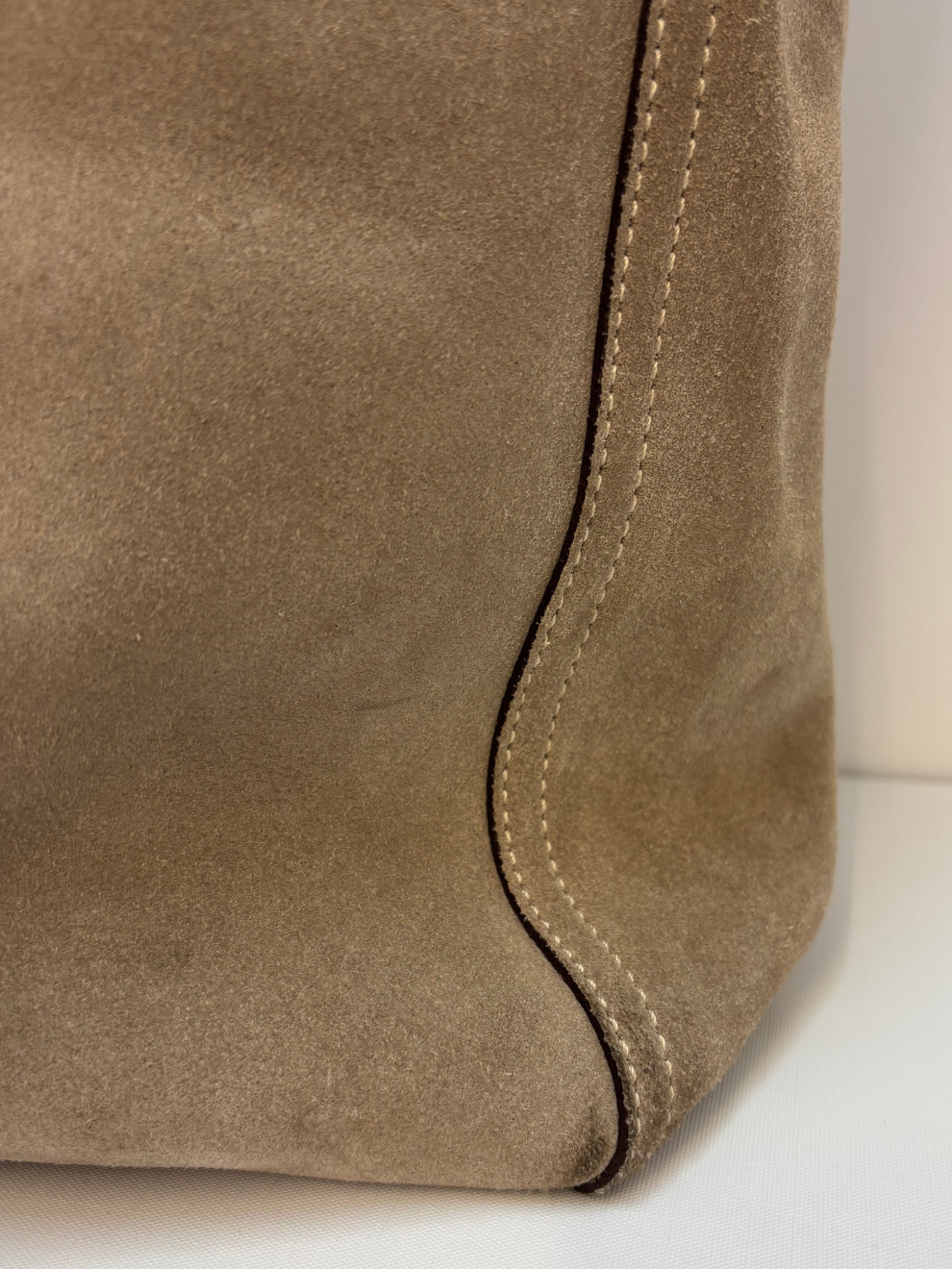 Grauer Leder-Shopper von Carolina Herrera