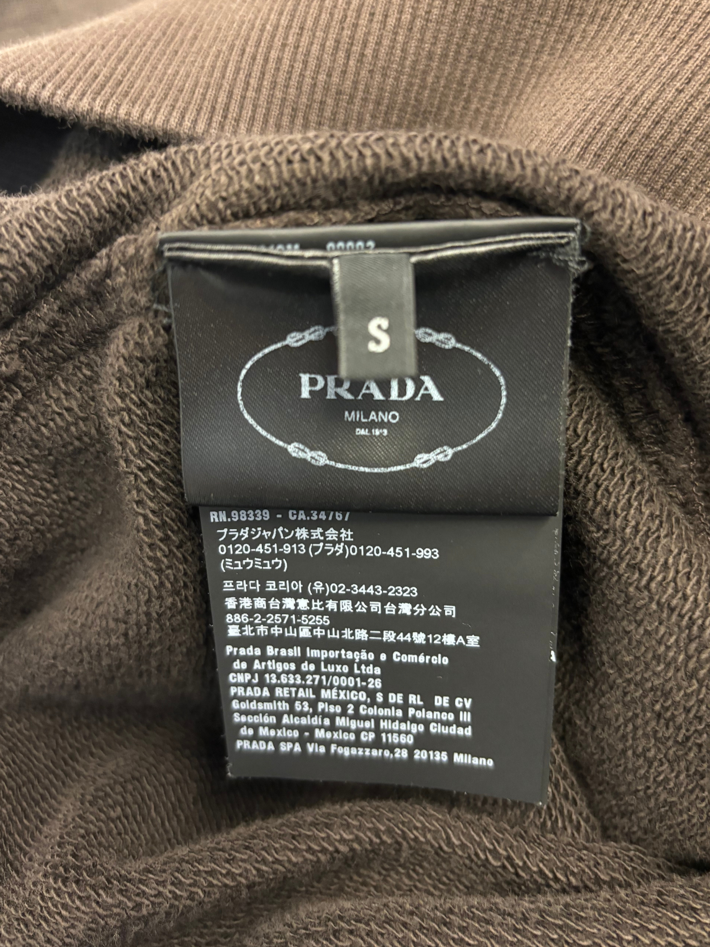 Brauner Hoodie von Prada mit ikonischem Emblem