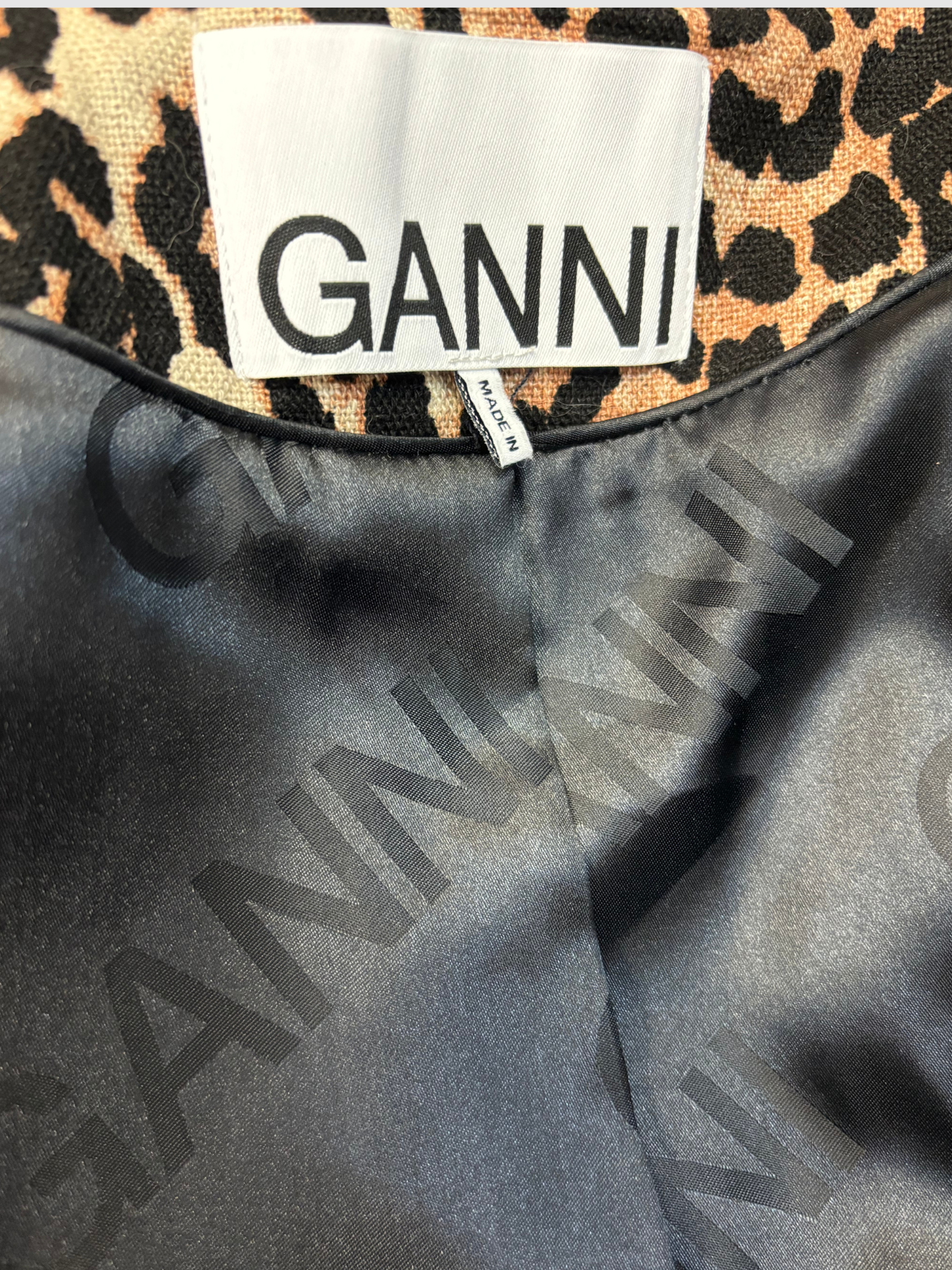 Schwarz-beiger Leoparden-Übergangsmantel von Ganni