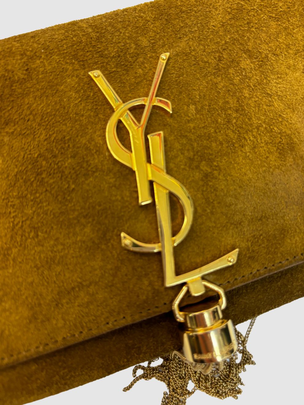 Kamelfarbene Schultertasche Kate Monogramme von Saint Laurent