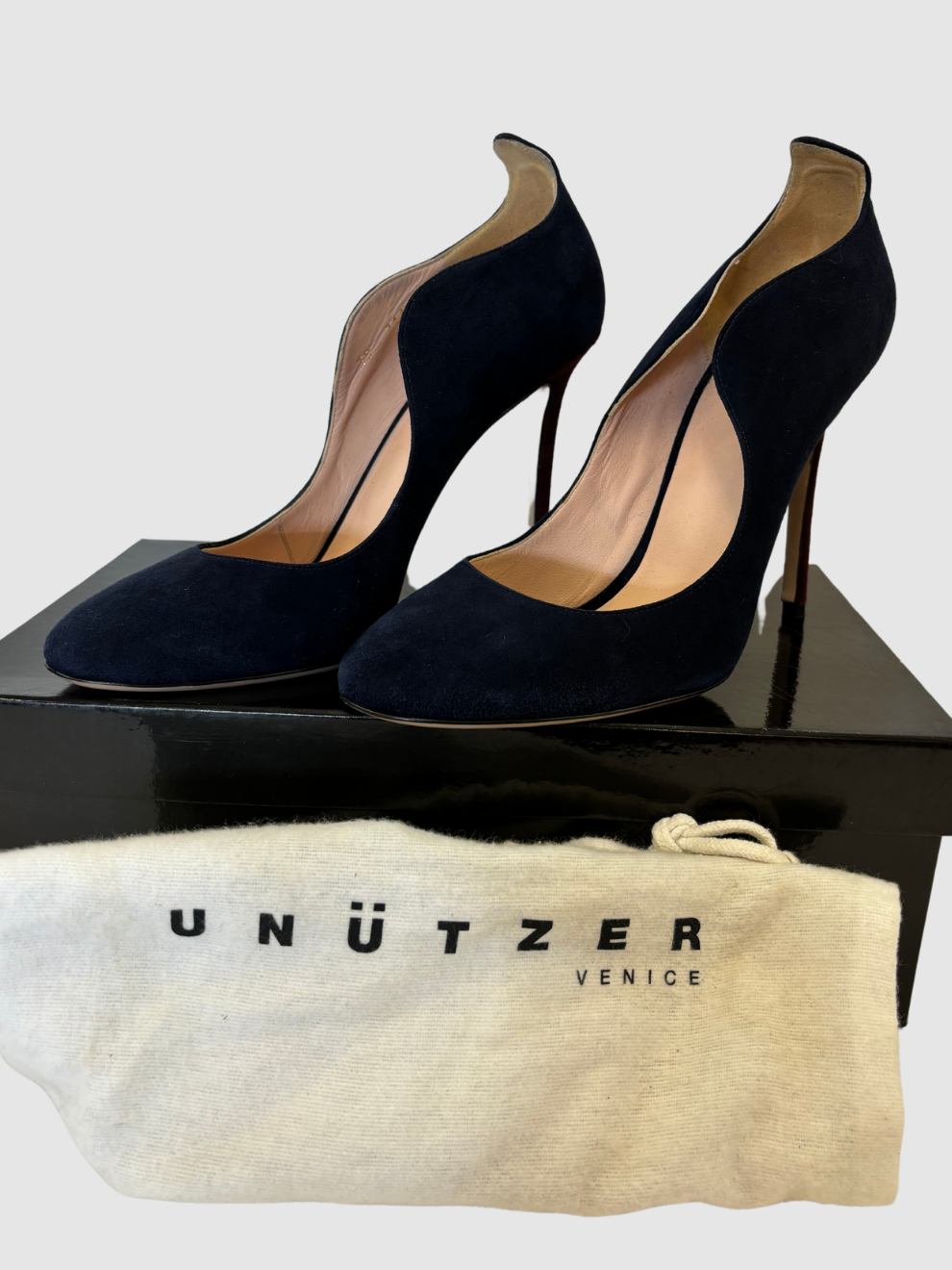 Dunkelblau-weinroter Velour-Pumps von Unützer