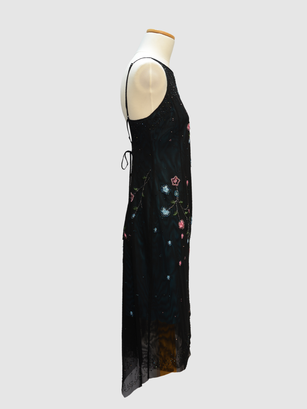 Schwarzes besticktes Spaghettiträgerkleid von BCBG