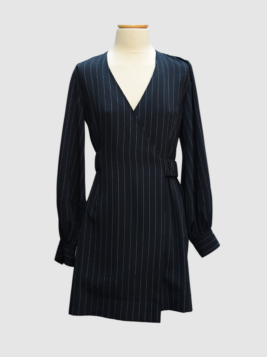 Dunkelblaues Kleid mit Nadelstreifen von Ganni