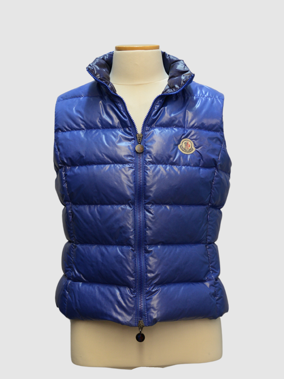 Blaue Daunenweste von Moncler