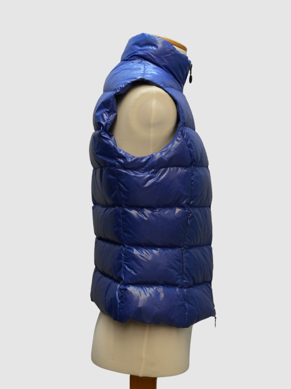 Blaue Daunenweste von Moncler