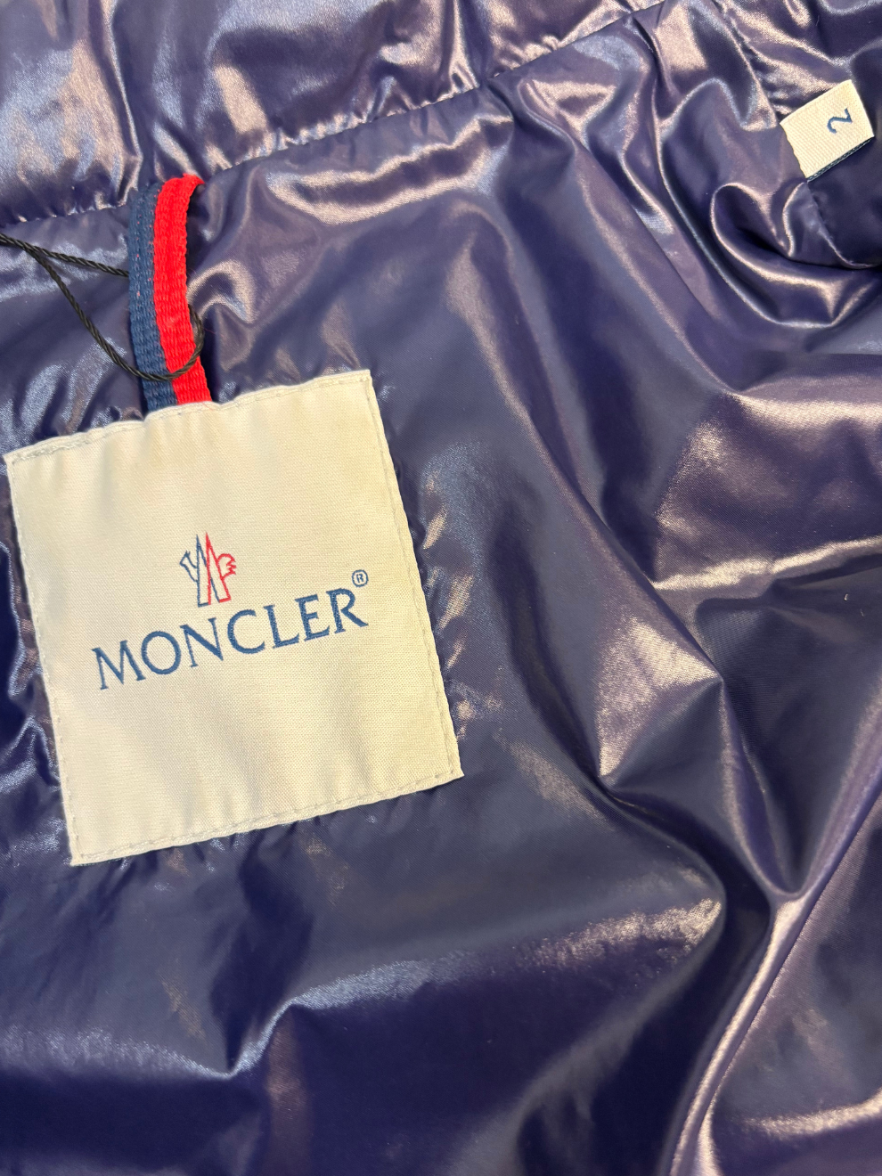 Blaue Daunenweste von Moncler