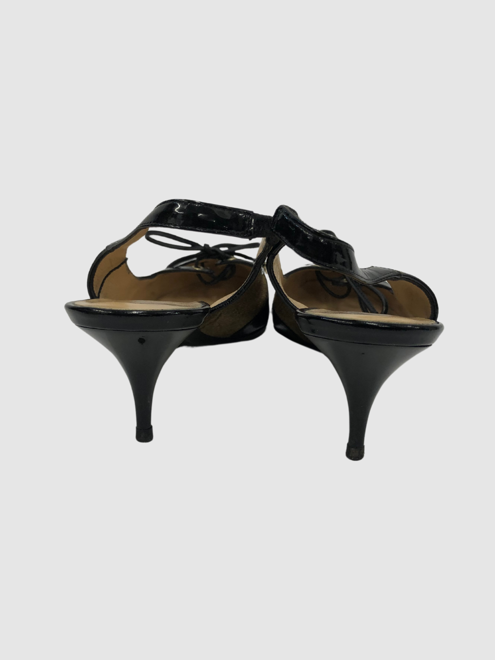 Schwarze Slingback-Lack-Pumps von Chanel