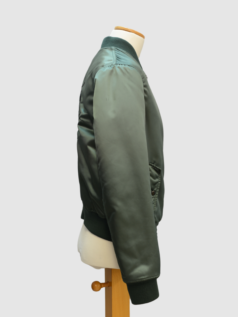 Grüner Blouson mit Tiger-Bestickung von MPD Box