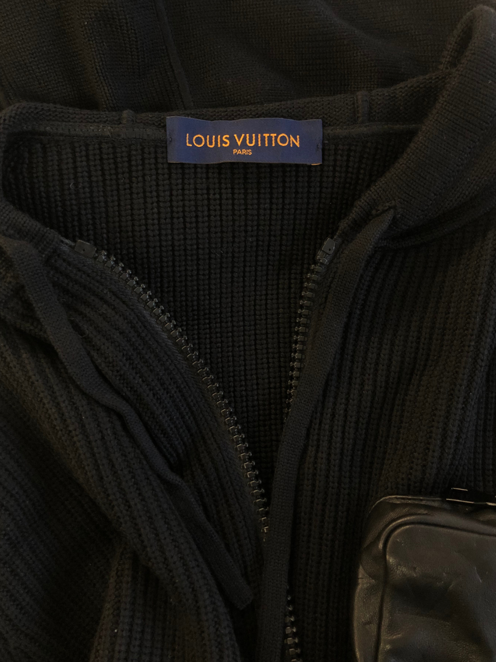 Herren-Strickjacke mit Lederpocket von Louis Vuitton