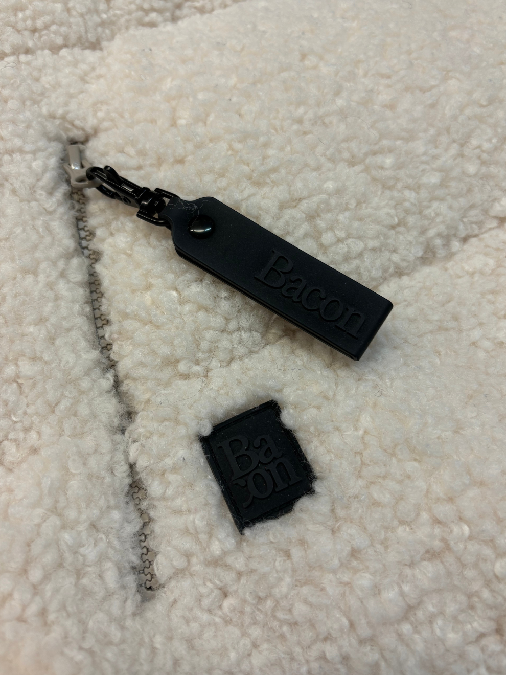 Cremeweiße Teddy-Wendejacke von Bacon