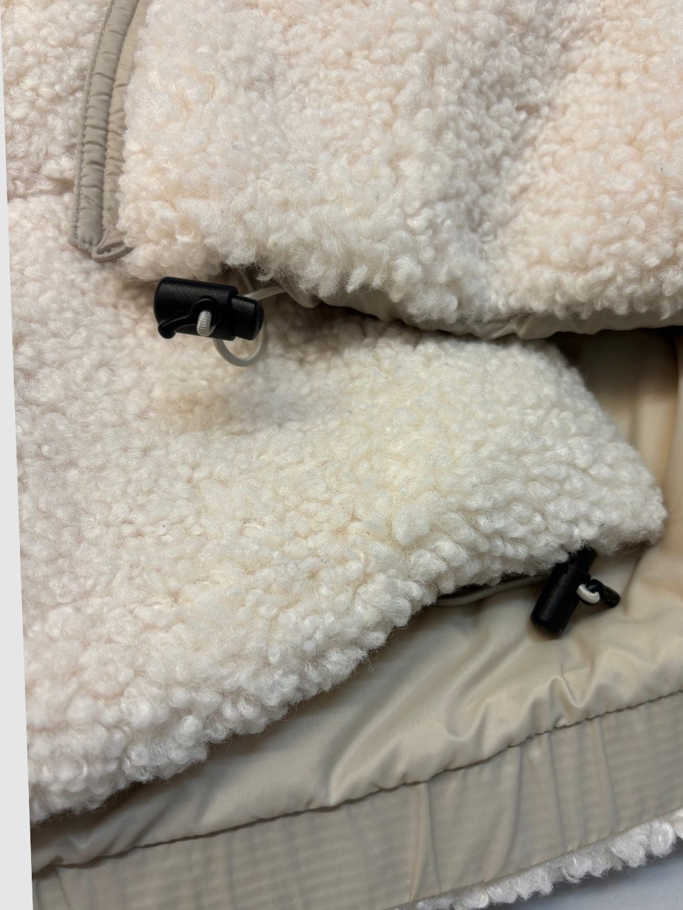 Cremeweiße Teddy-Wendejacke von Bacon