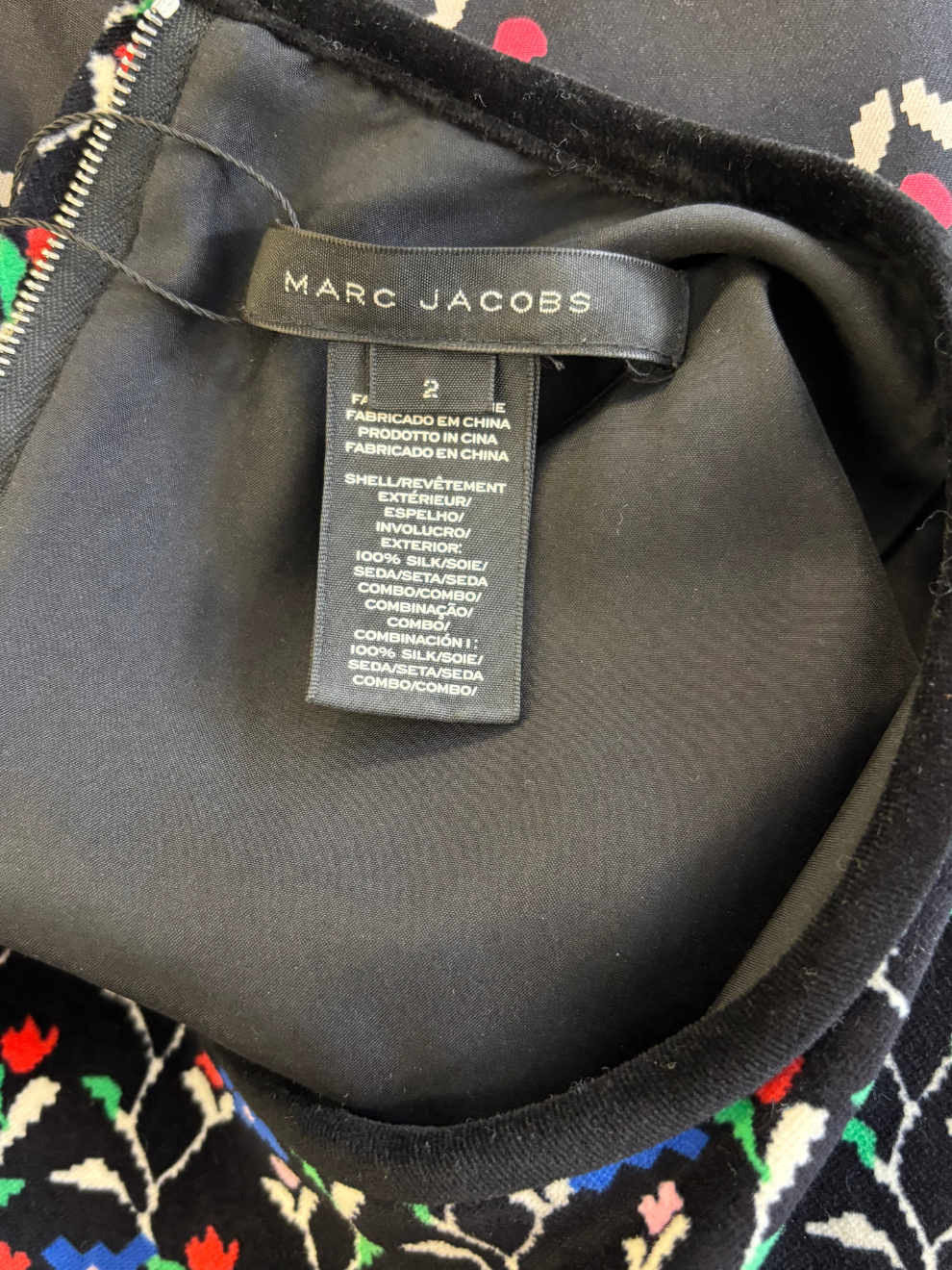 Schwarzes Kleid mit Blümchenprint von Marc Jacobs