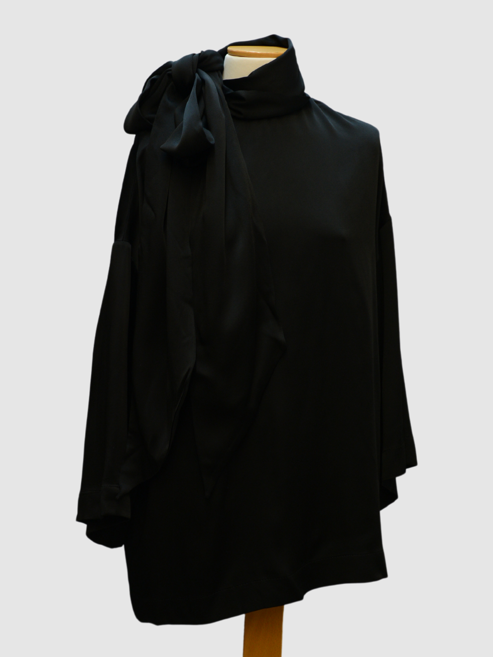 Schwarzes Top mit langer Schluppe von Saint Laurent