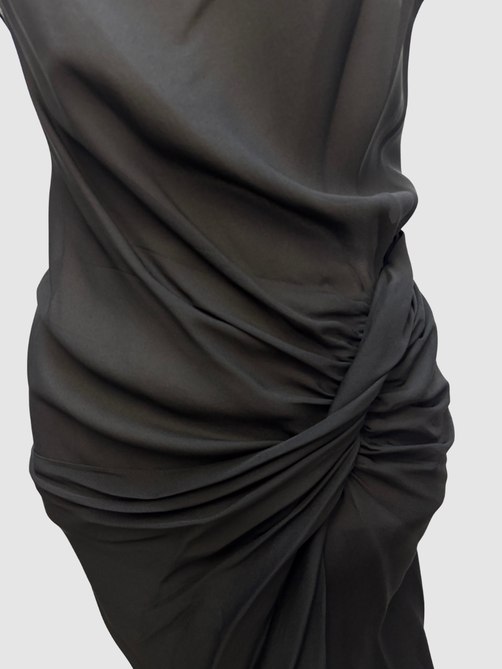 Schwarzes gerafftes Kleid von See by Chloé
