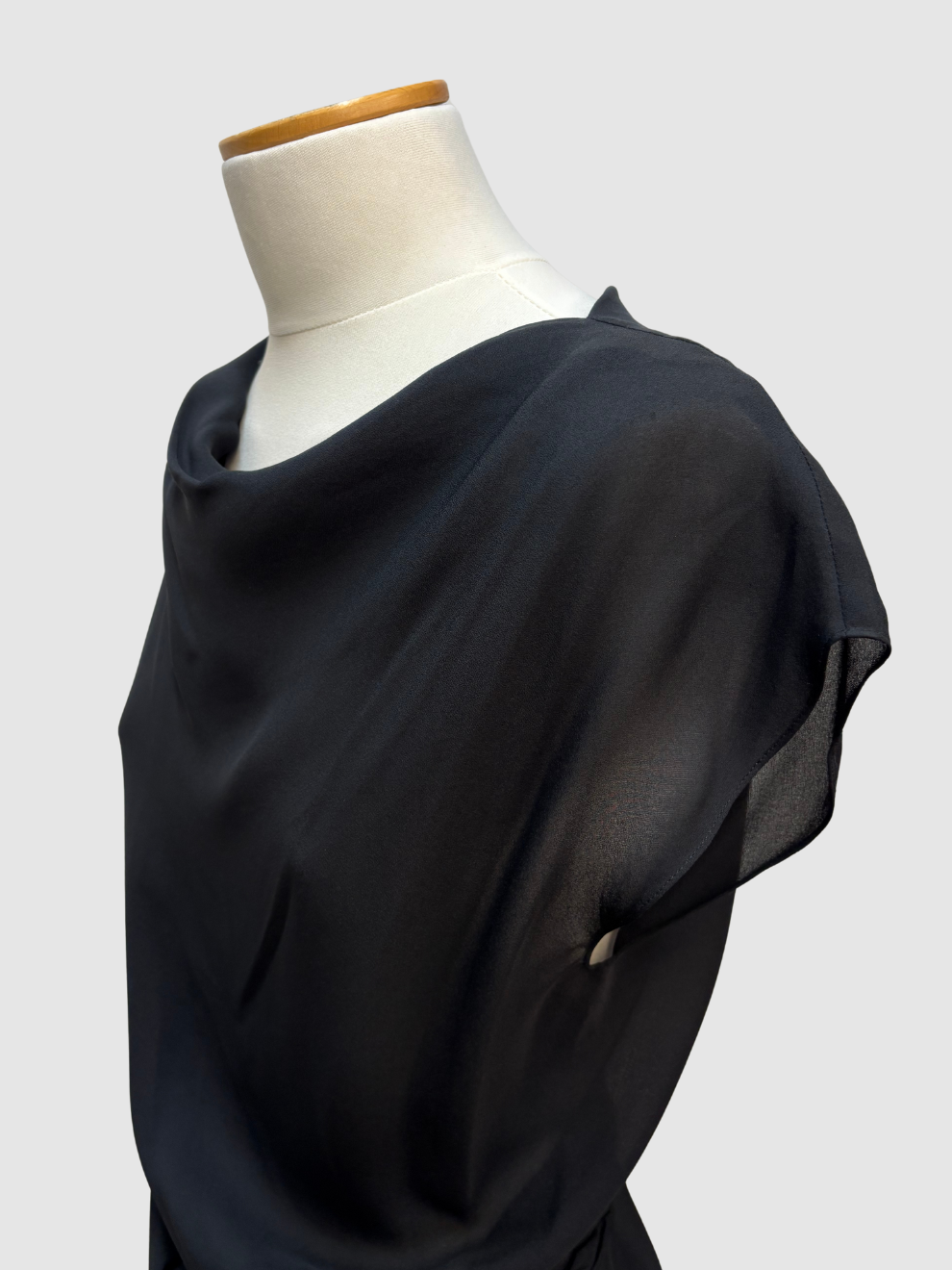 Schwarzes gerafftes Kleid von See by Chloé