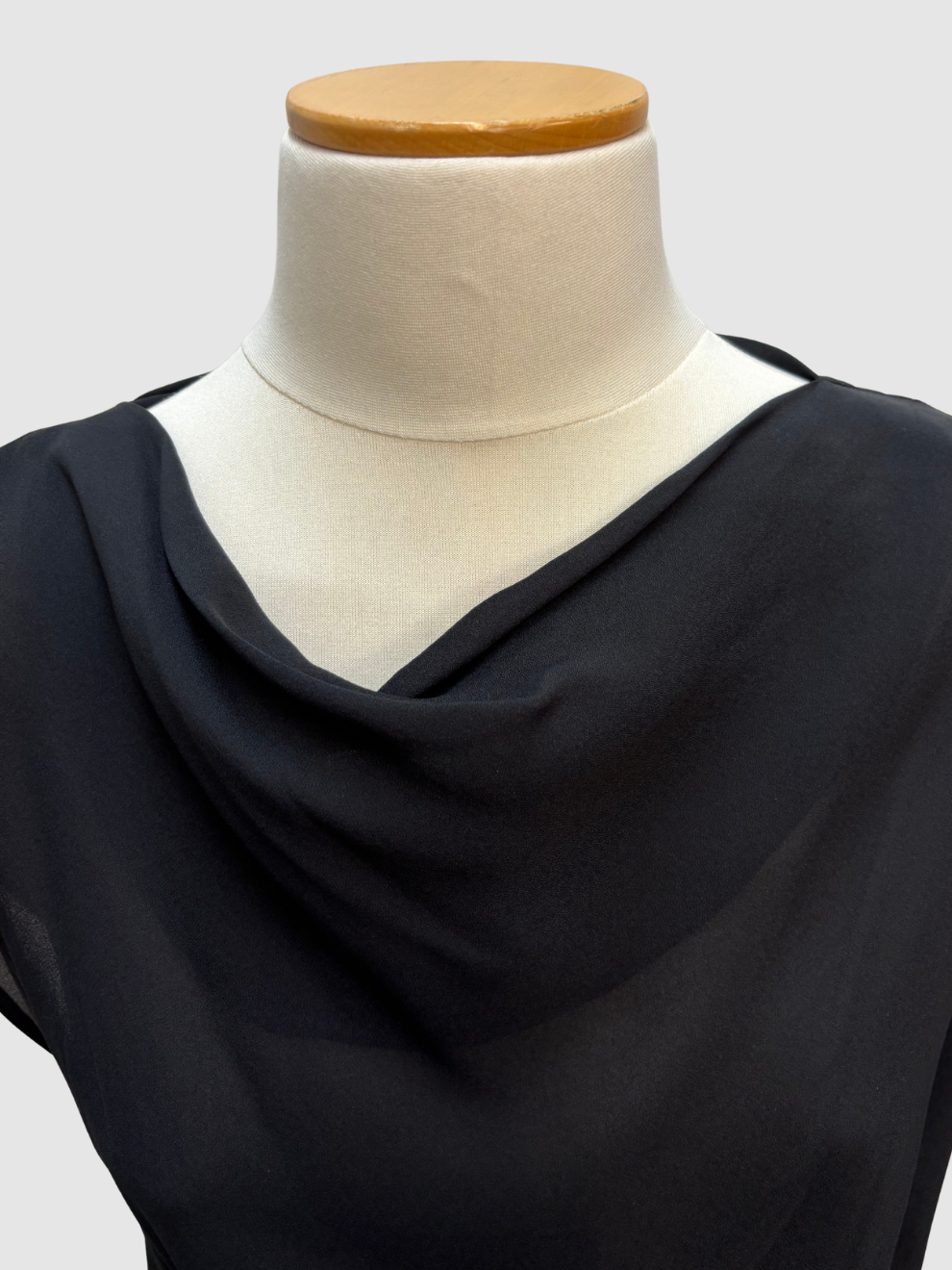 Schwarzes gerafftes Kleid von See by Chloé