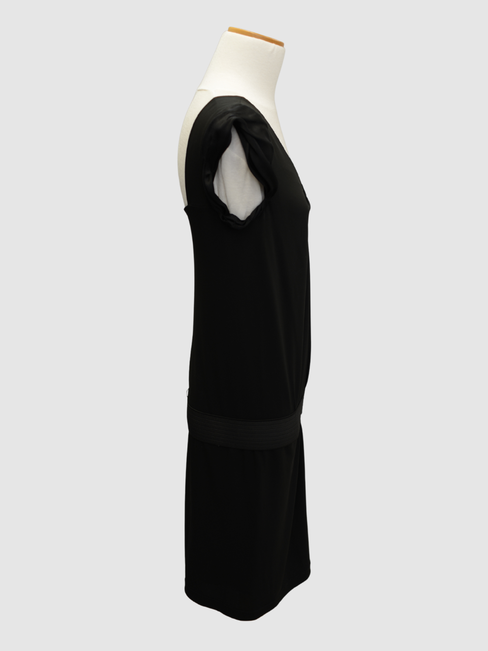 Schwarzes Kleid mit Gürtel von Alberta Ferretti