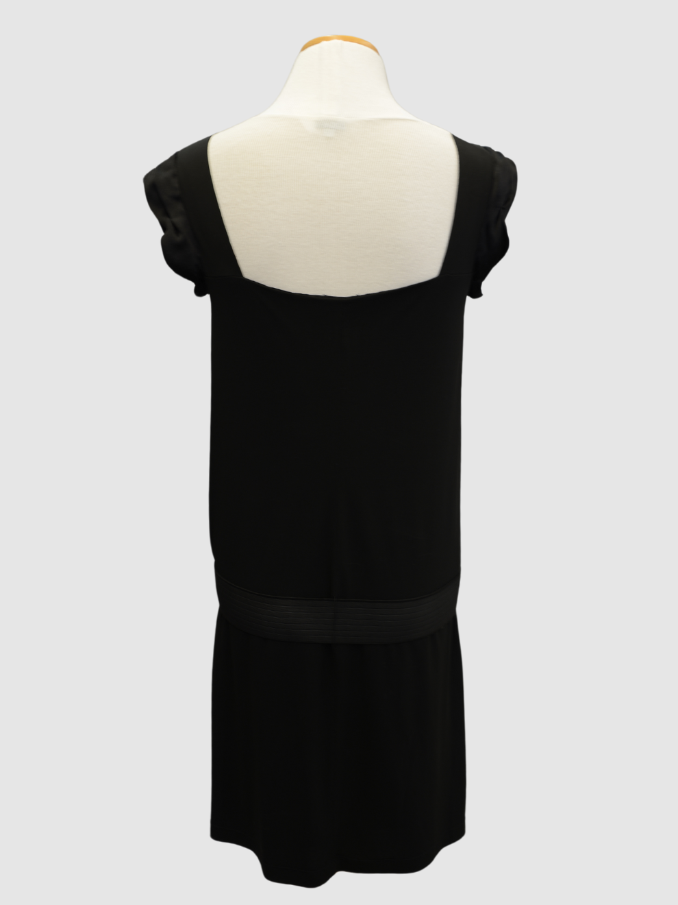 Schwarzes Kleid mit Gürtel von Alberta Ferretti