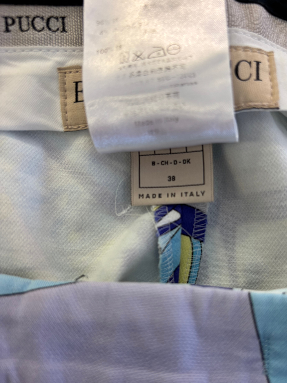 Blau-gelb geprintete Shorts von Emilio Pucci