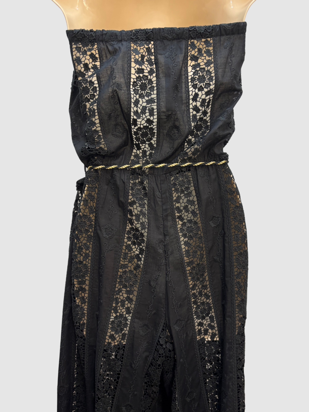 Schwarzer Spitzen-Jumpsuit von Miguelina