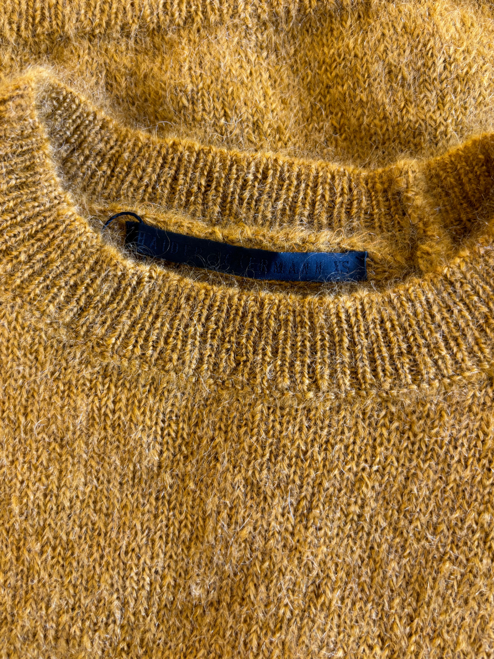 Ockerfarbener Mohair-Pullover von Haider Ackermann