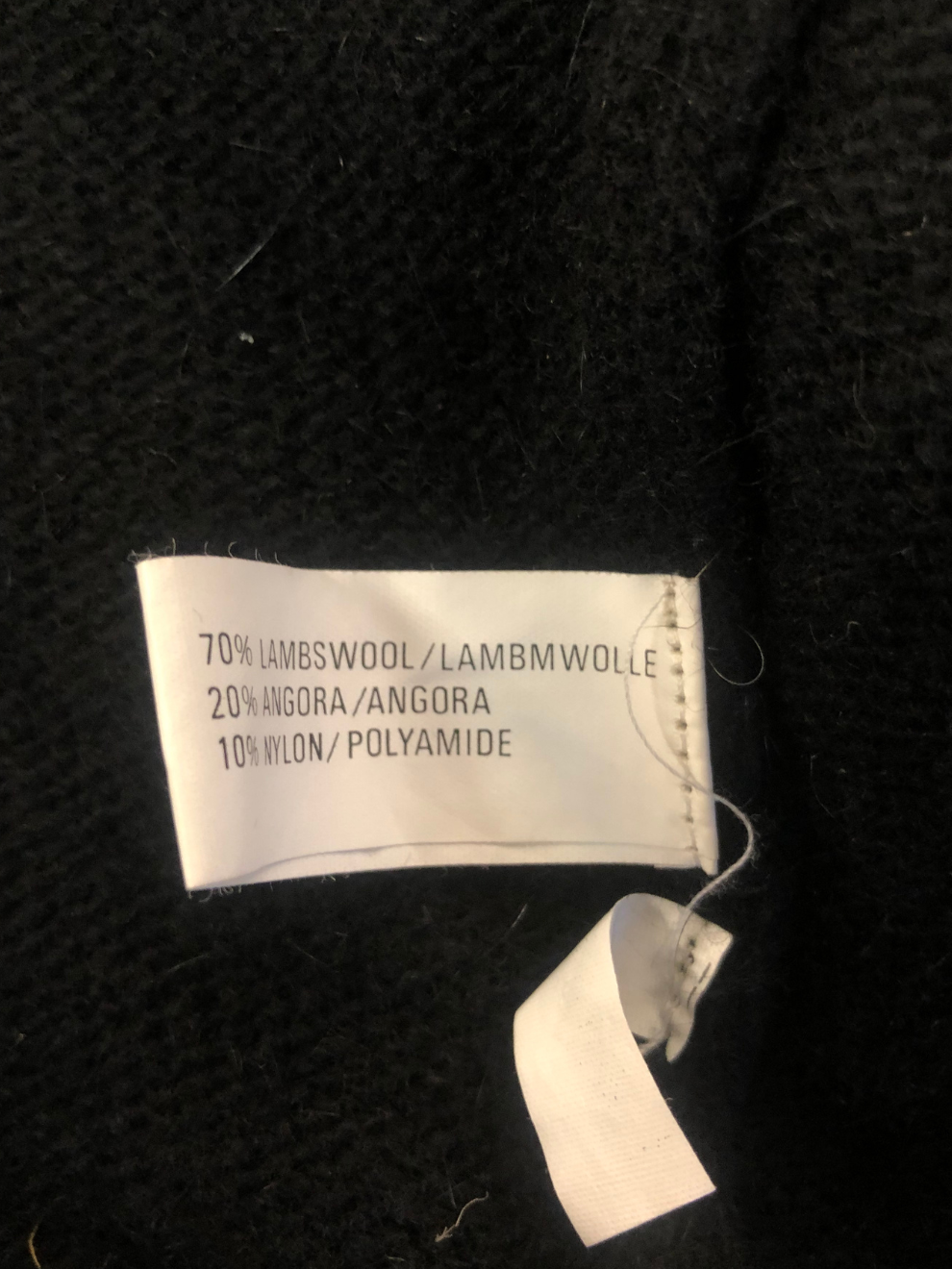 Schwarzer Wollcardigan mit bunten Glassteinen von Giorgio Kauten