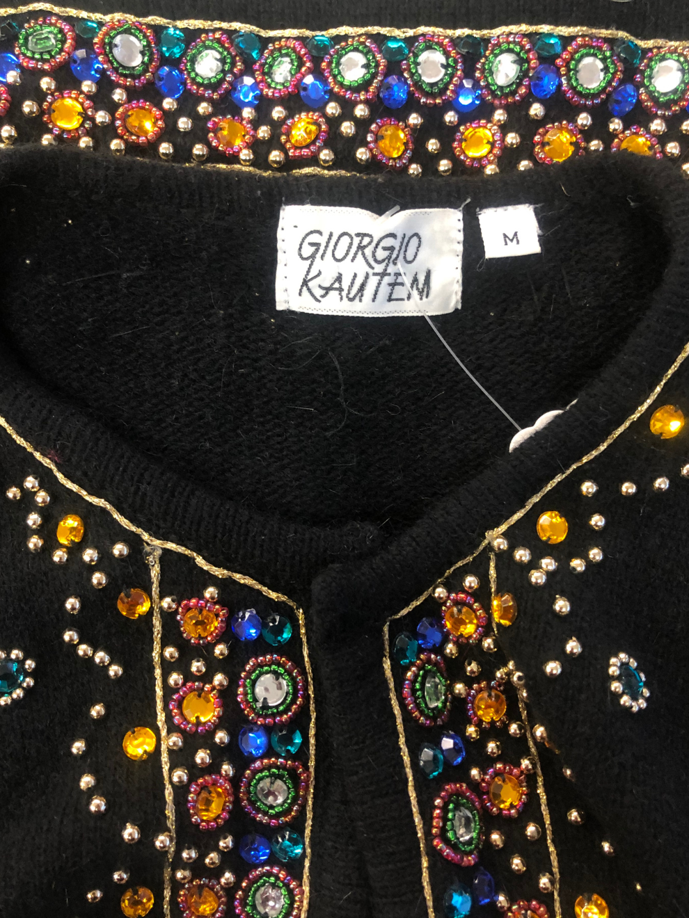 Schwarzer Wollcardigan mit bunten Glassteinen von Giorgio Kauten