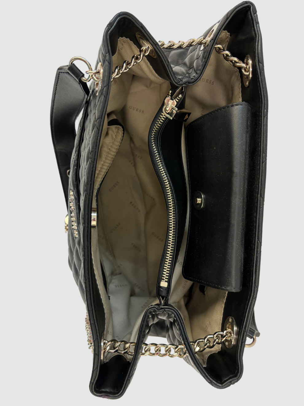 Schwarze gesteppte Tasche mit Ketten-Riemen von Guess