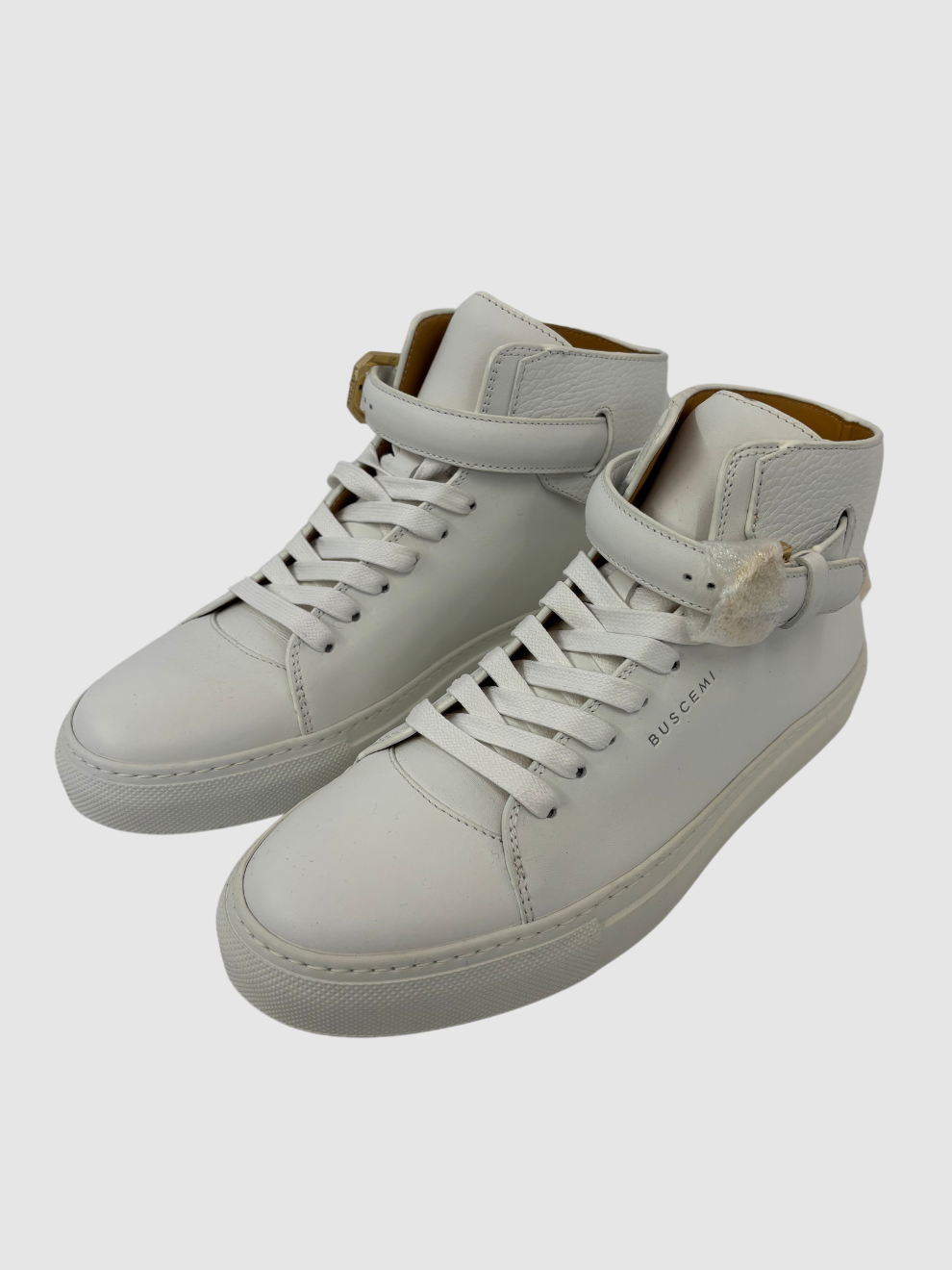 Weißer High-Top-Sneaker mit Schloss von Buscemi