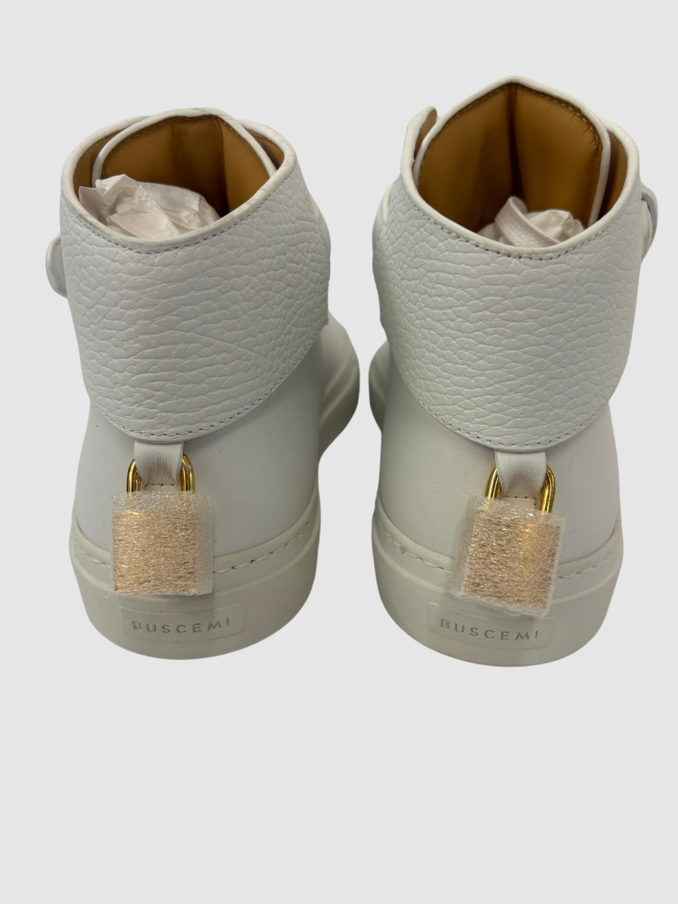 Weißer High-Top-Sneaker mit Schloss von Buscemi