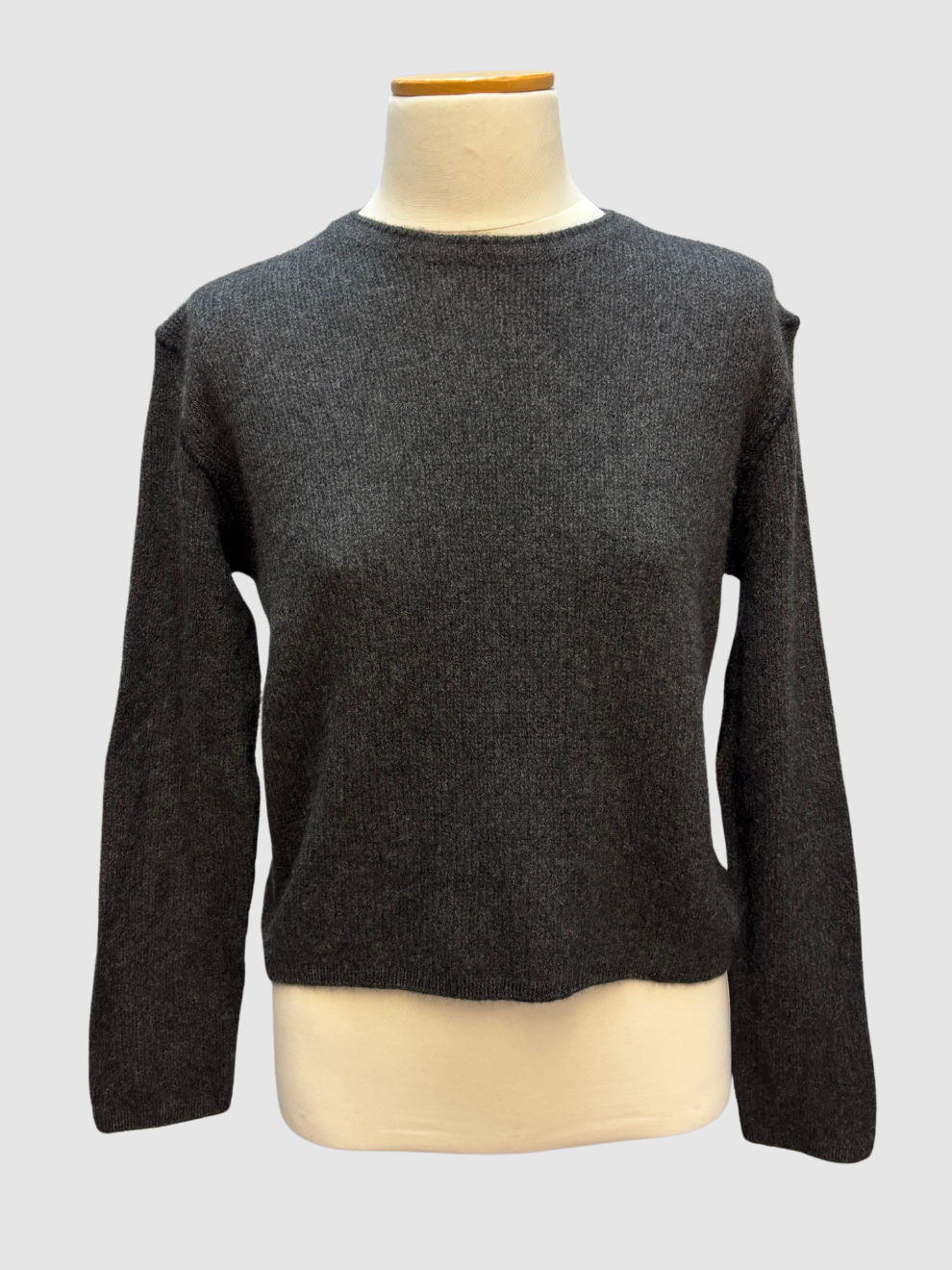 Dunkelgrauer Kaschmir-Pullover von The Row