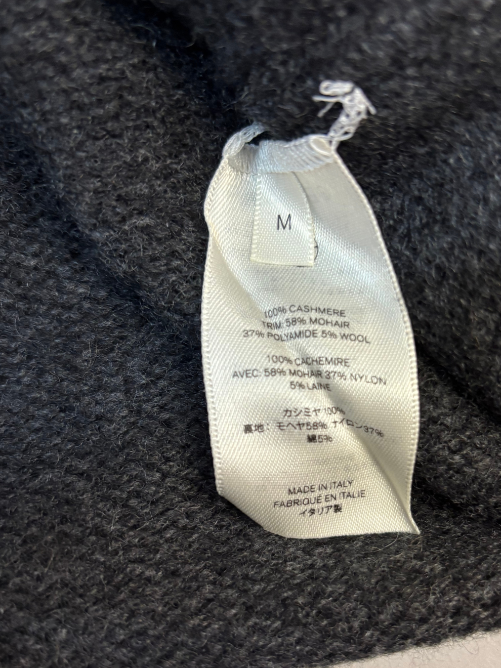 Dunkelgrauer Kaschmir-Pullover von The Row
