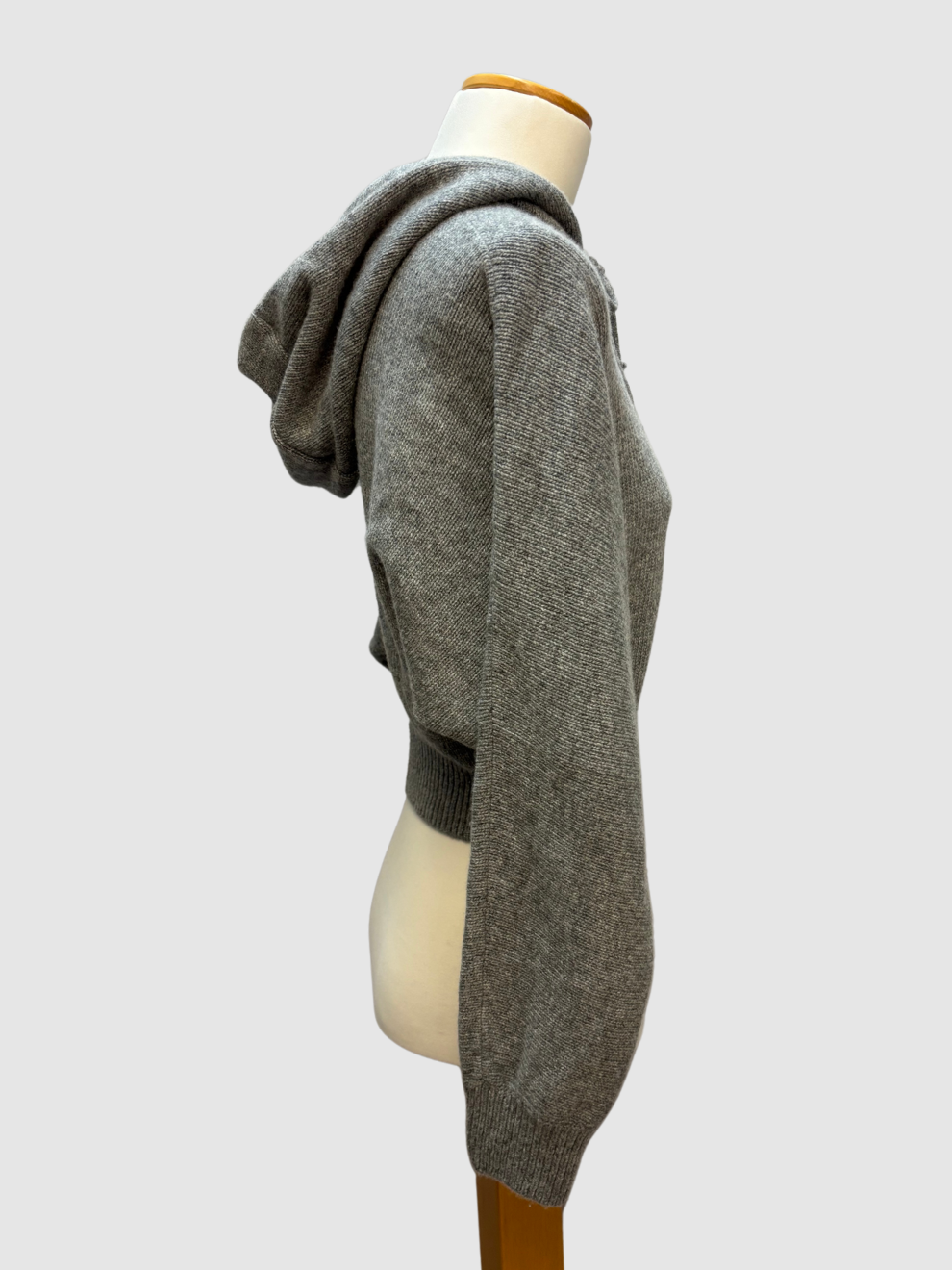 Graue cropped Strickjacke mit Kapuze von Prada
