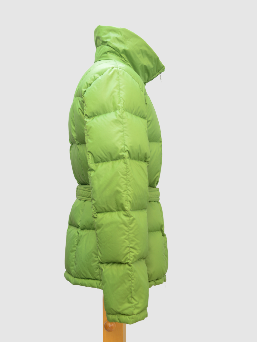 Grüne Daunenjacke mit Gürtel von Moncler