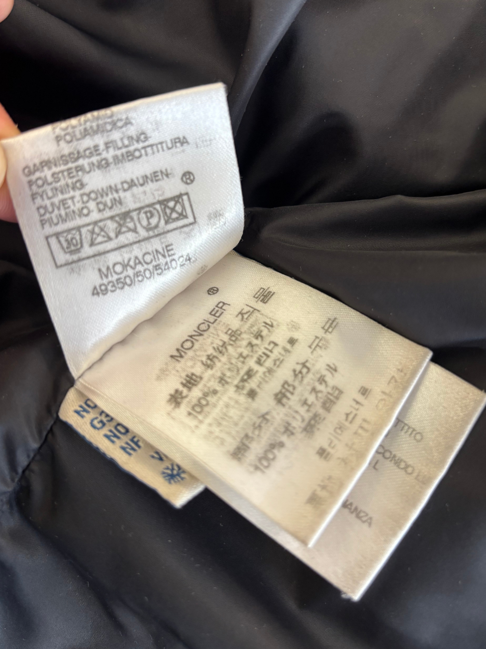 Dunkelbrauner Daunenmantel von Moncler