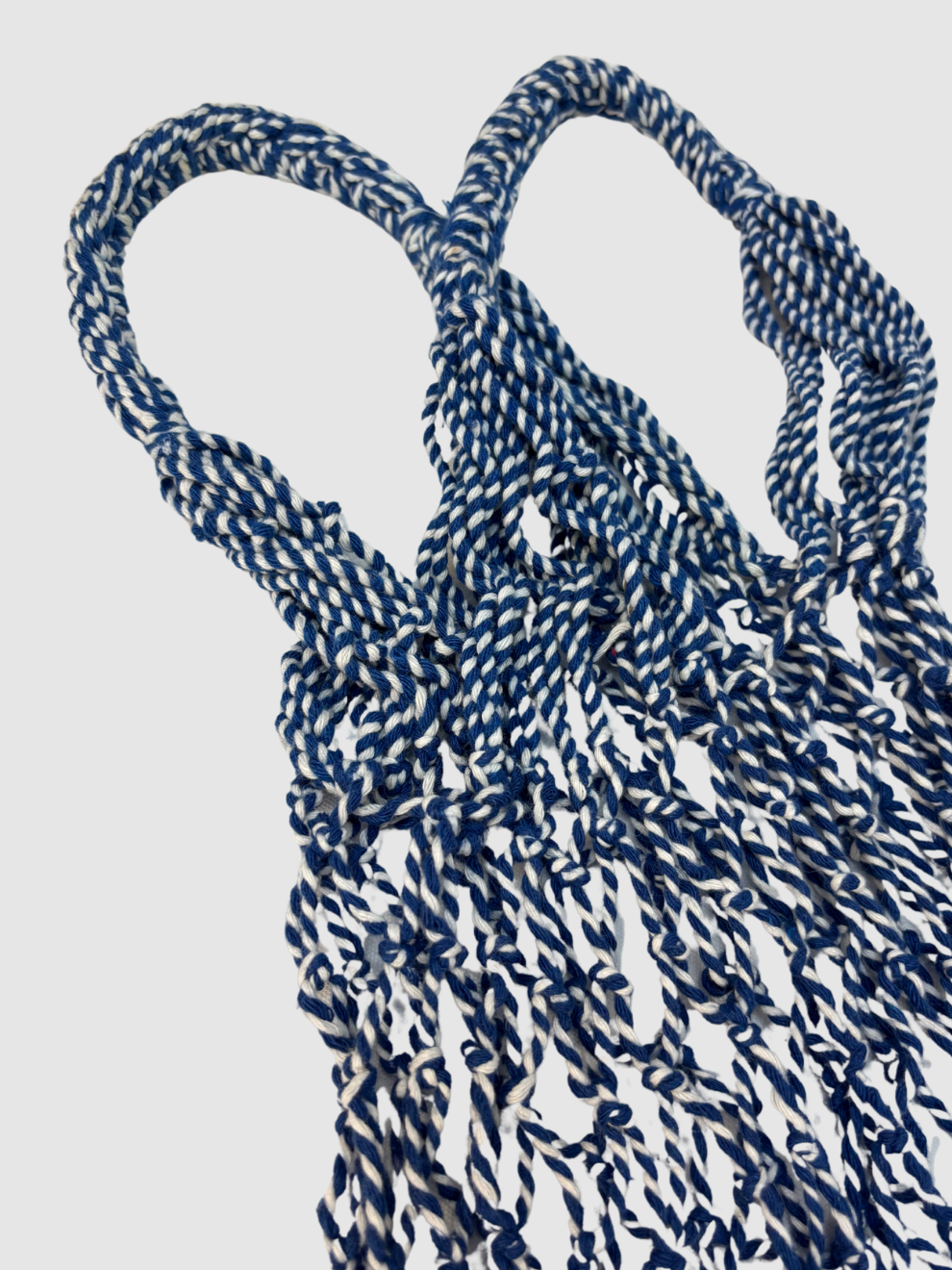 Blau-weiße Netz-Tasche von Céline