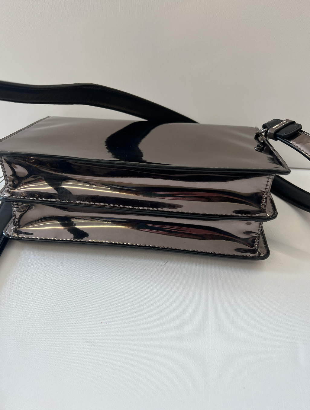 Verspiegelte Tasche von Karl Lagerfeld