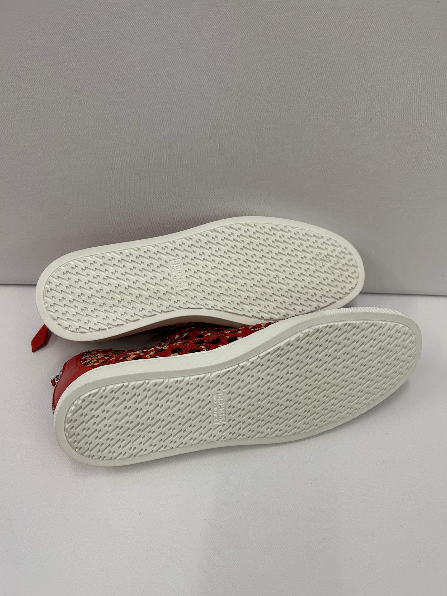 Rote Sneaker von Hermès