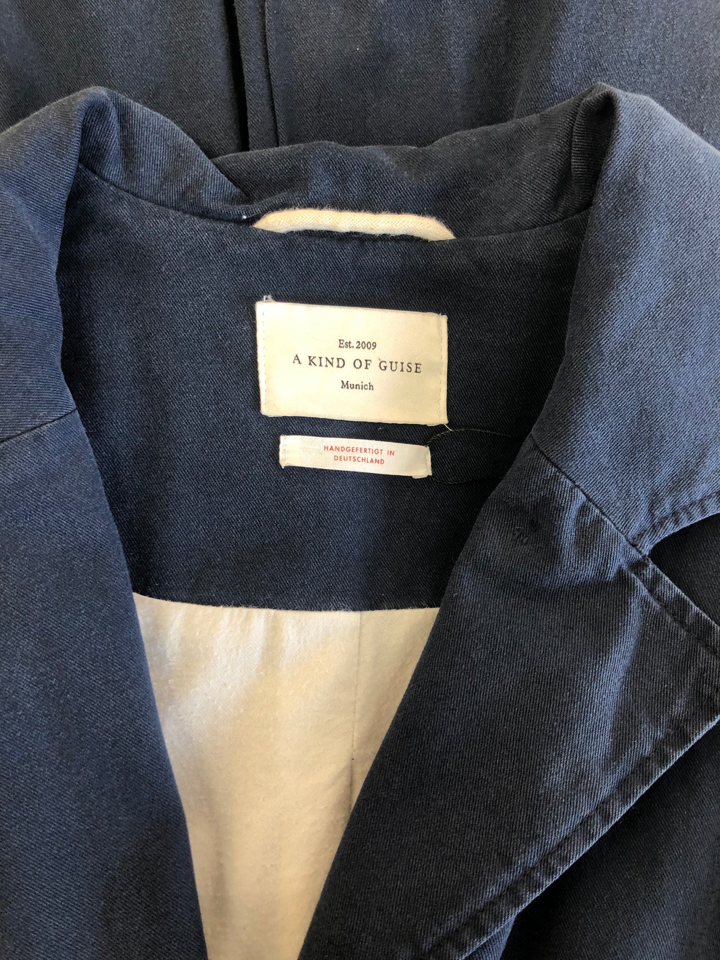 Blauer langer Mantel von A Kind of Guise