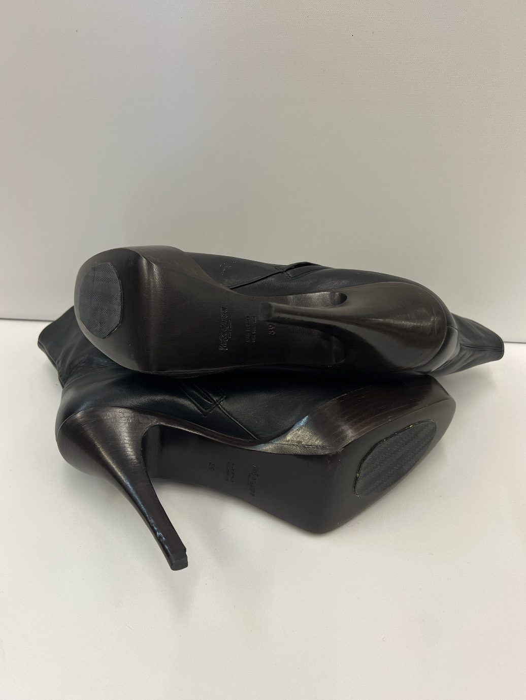 Schwarze Plateaustiefel von Yves Saint Laurent