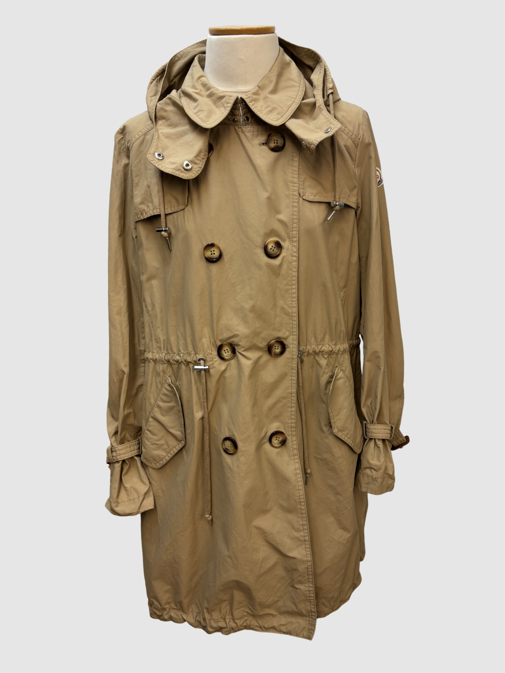 Beiger Trenchmantel von Moncler