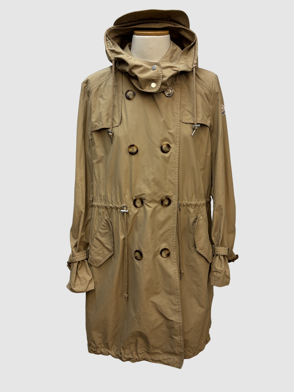 Beiger Trenchmantel von Moncler