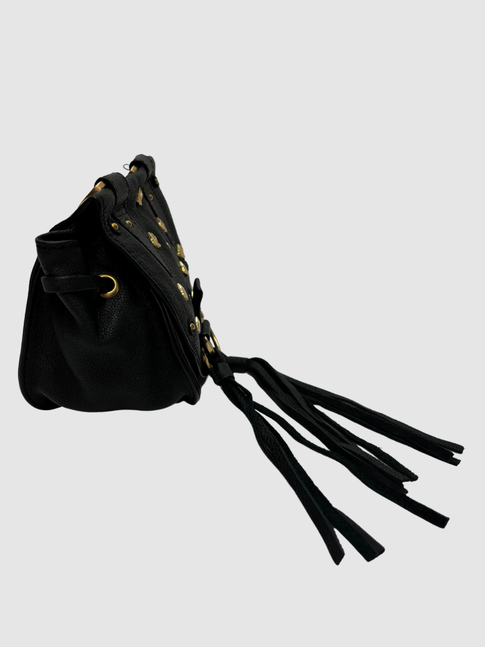 Schwarze kleine Crossbody-Tasche mit goldfarbenen Schwalben und Paspeln von See by Chloé