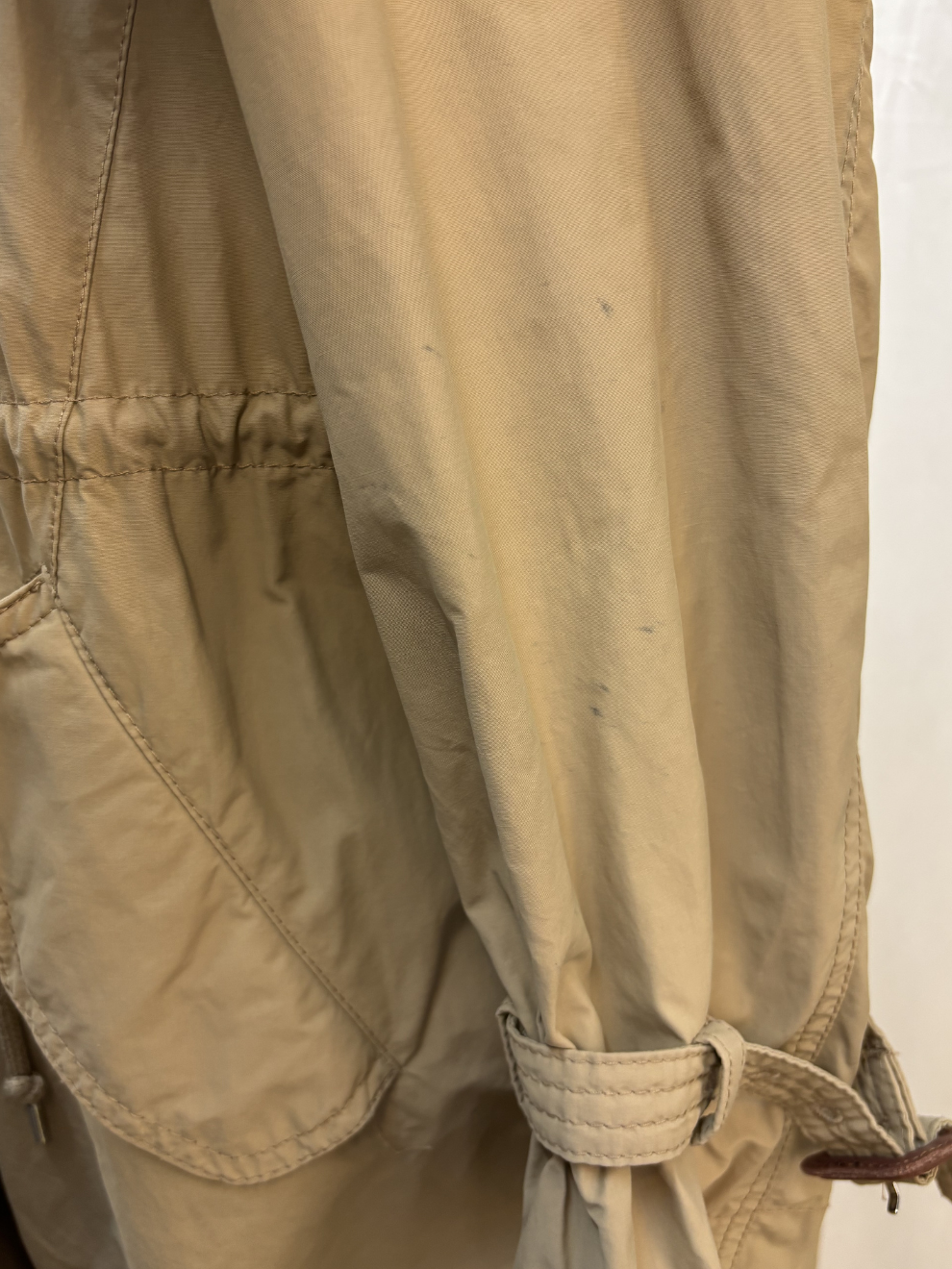 Beiger Trenchmantel von Moncler