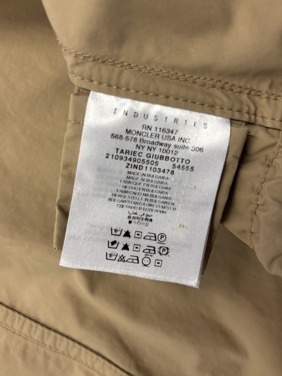 Beiger Trenchmantel von Moncler