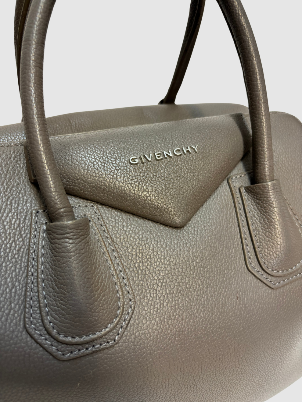 Graue Antigona Medium von Givenchy