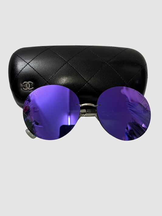 Runde lilafarbene Sonnenbrille von Chanel