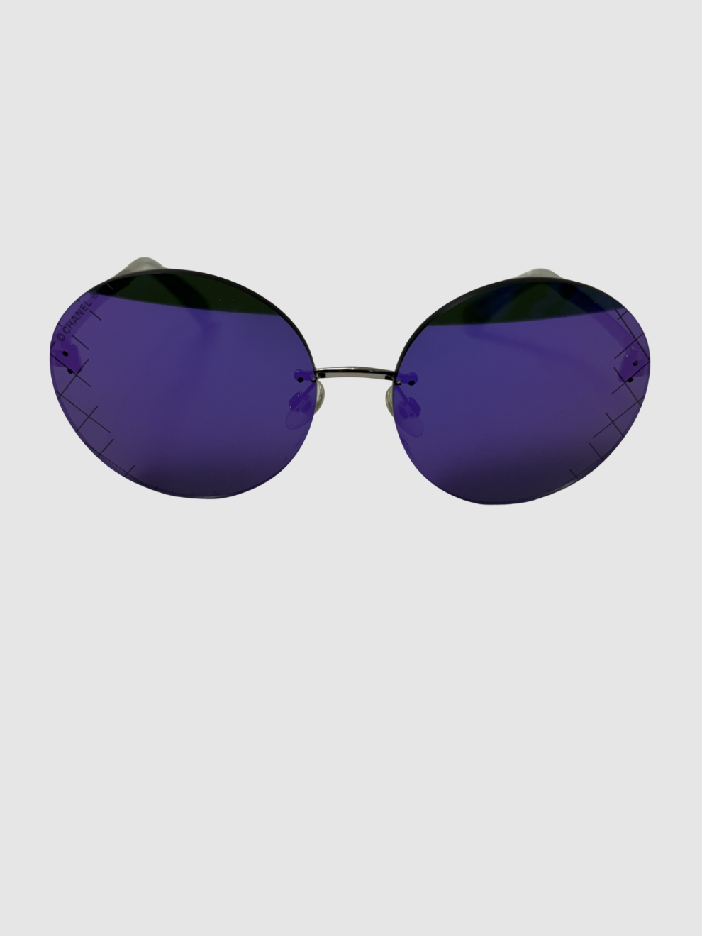 Runde lilafarbene Sonnenbrille von Chanel