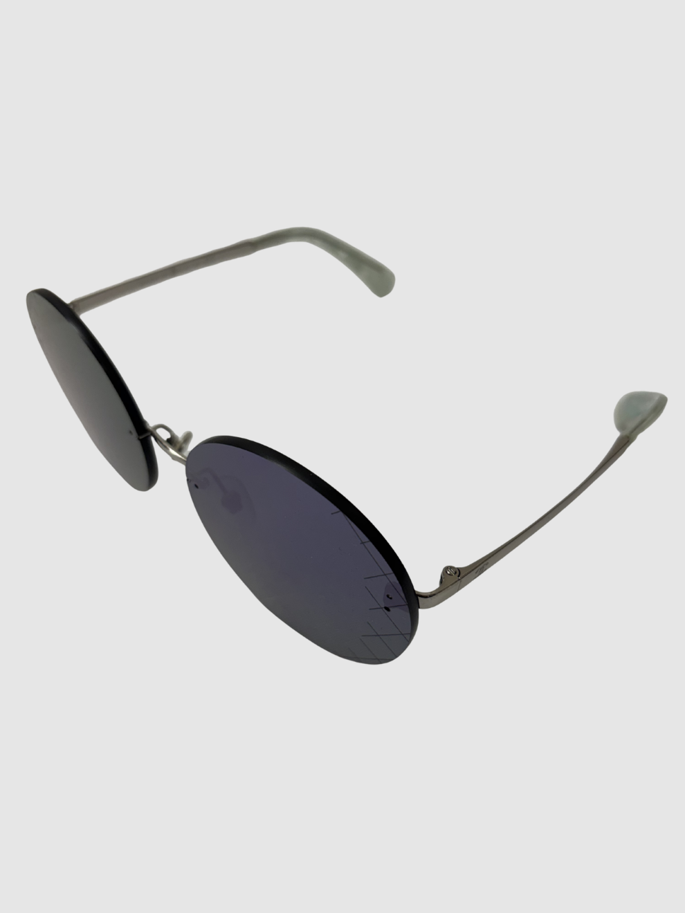 Runde lilafarbene Sonnenbrille von Chanel