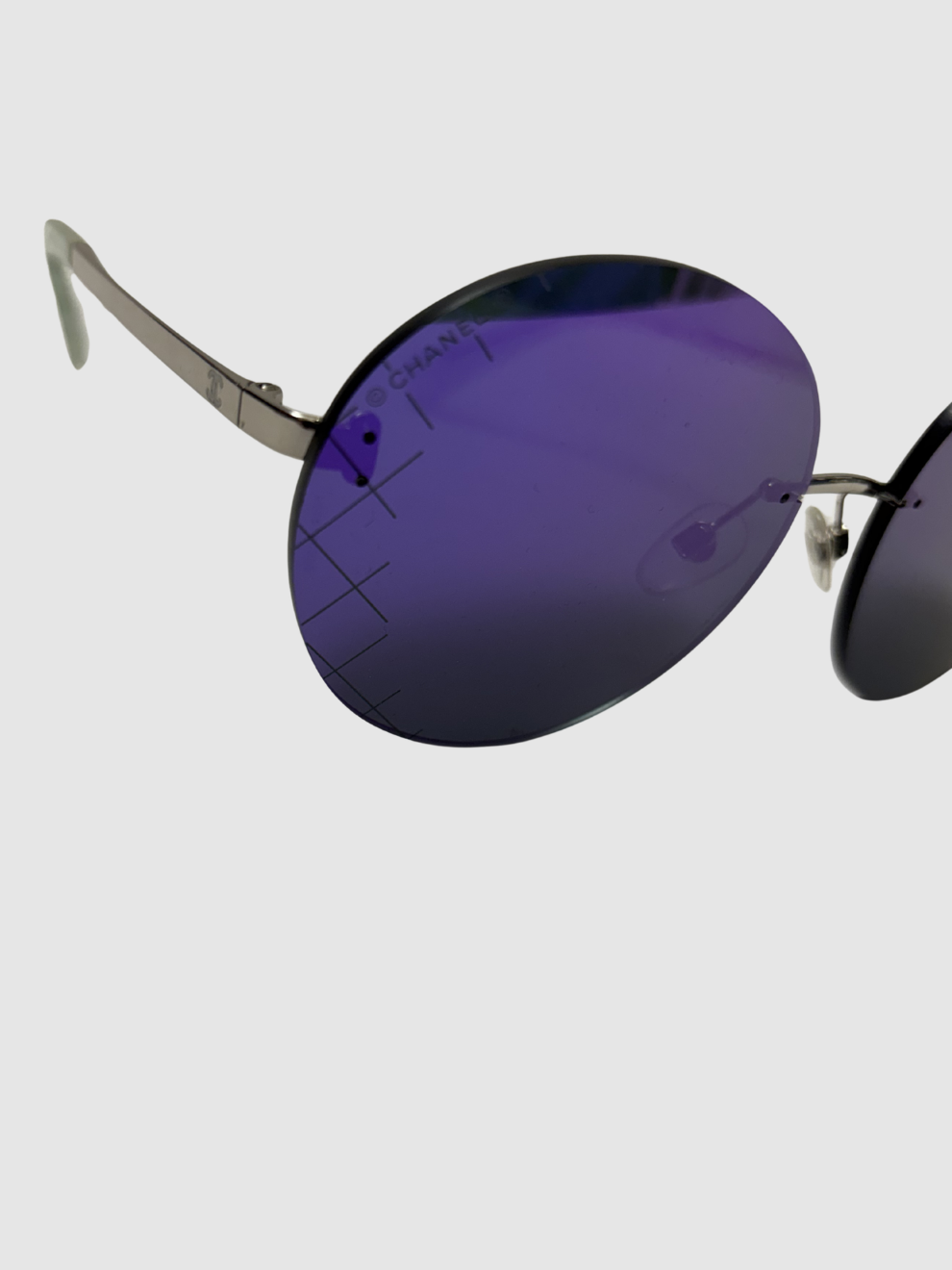 Runde lilafarbene Sonnenbrille von Chanel